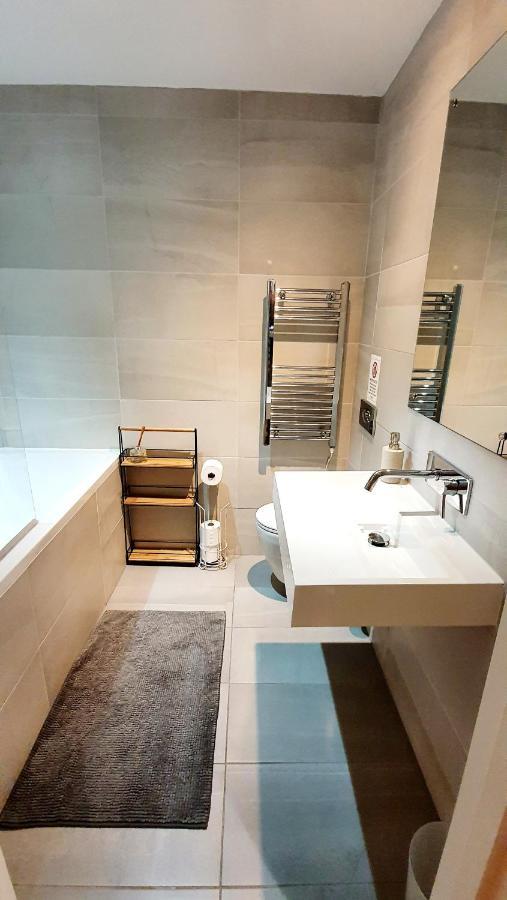 Superb 2 Beds 2 Baths New Apartment W/ Garden+Patio Bornemouth Extérieur photo
