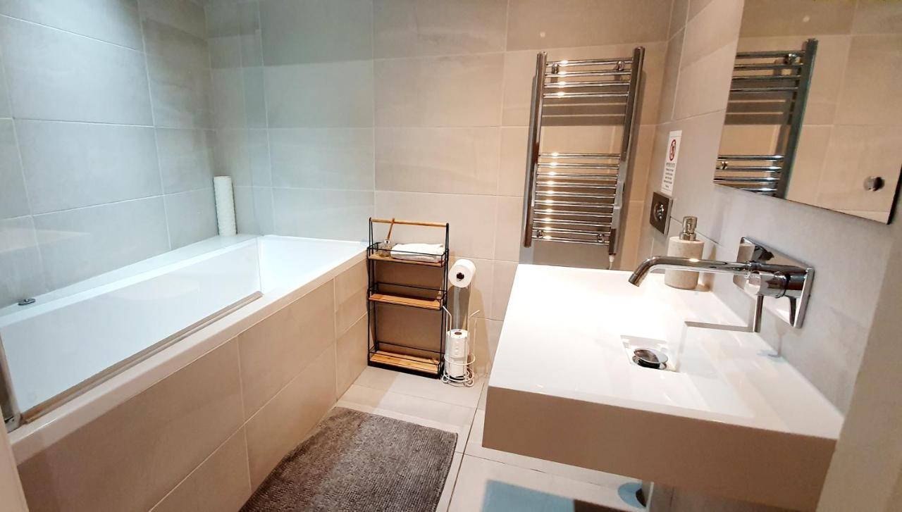 Superb 2 Beds 2 Baths New Apartment W/ Garden+Patio Bornemouth Extérieur photo